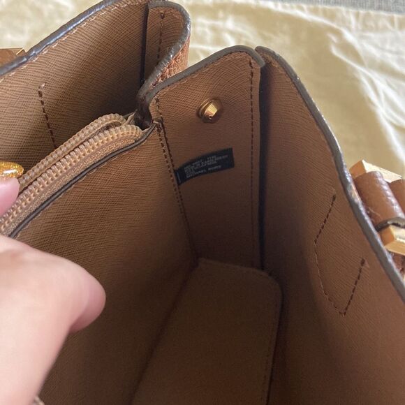 MK Médium Satchel with xbody strap and key card holder marching NWT brown gold - Picture 9 of 16